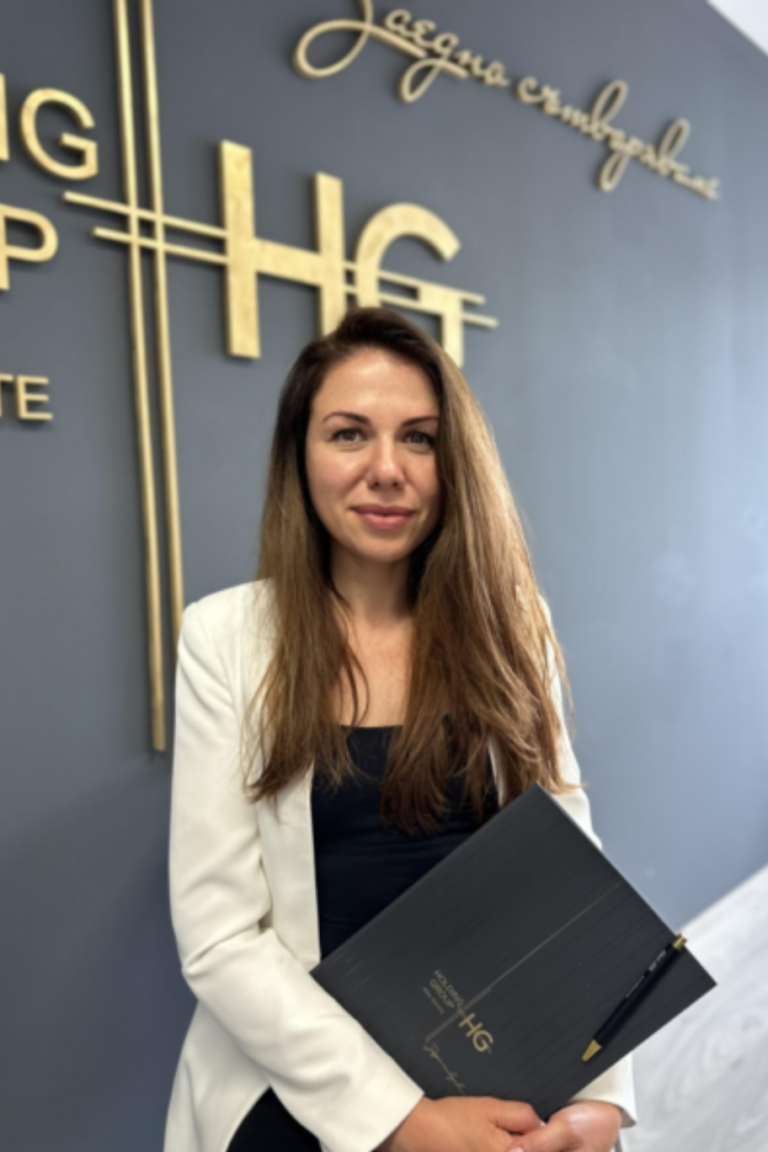 Оксана Давиденко, Holdinggroup.bg