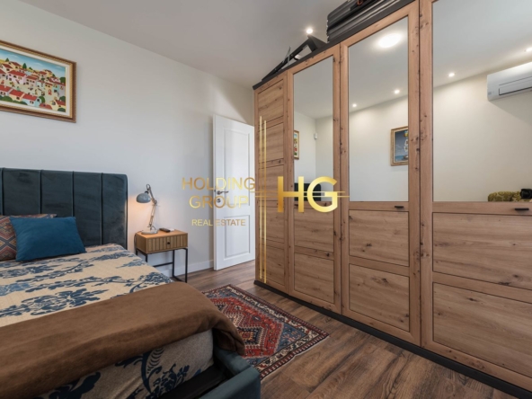 отлично обзаведен тристаен апартамент в к.к. Св.Св. Константин и Елена! - 0