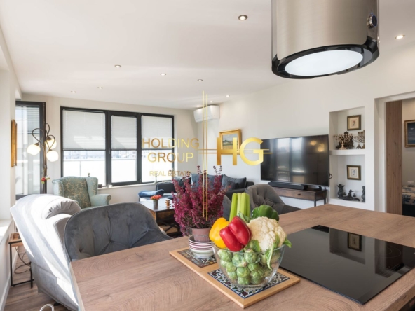 отлично обзаведен тристаен апартамент в к.к. Св.Св. Константин и Елена! - 0