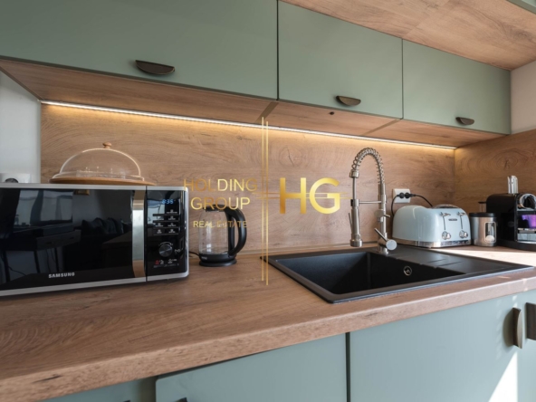 отлично обзаведен тристаен апартамент в к.к. Св.Св. Константин и Елена! - 0