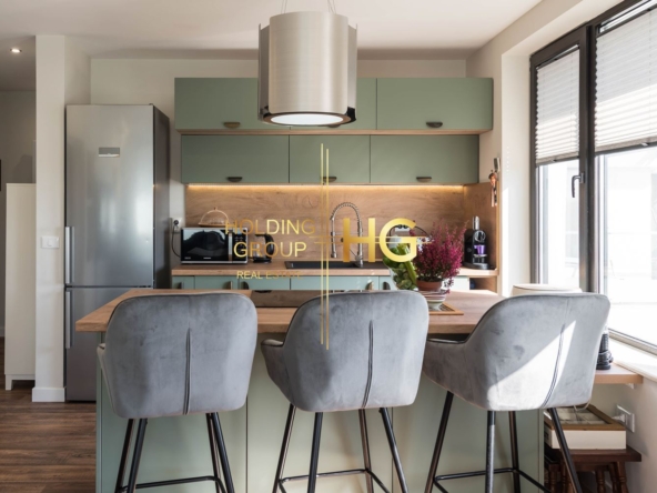 отлично обзаведен тристаен апартамент в к.к. Св.Св. Константин и Елена! - 0