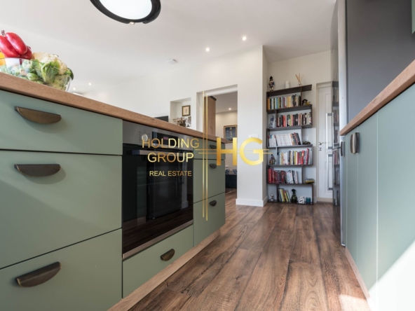 отлично обзаведен тристаен апартамент в к.к. Св.Св. Константин и Елена! - 0