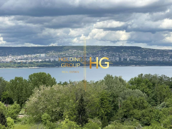 Морска панорама обзаведен тристаен апартамент в кв. Галата в гр.Варна - 0