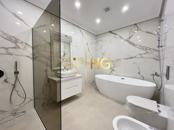 Тристаен луксозен апартамент в к.к. Слънчев Ден - 0