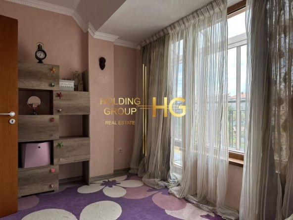 Морска панорама обзаведен тристаен апартамент в кв. Галата в гр.Варна - 0