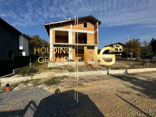 Къща в м-ст Добрева чешма - 0