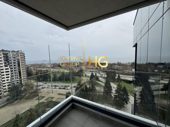 Тристаен апартамент с невероятна и нескриваема морска панорама в кв. Бриз - 0