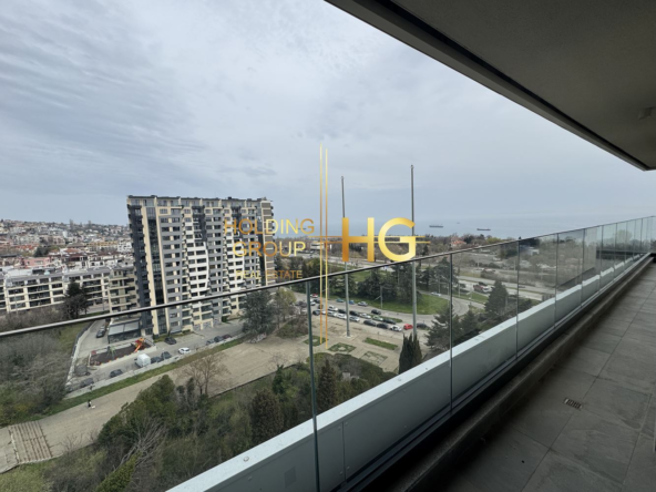 Тристаен апартамент с невероятна и нескриваема морска панорама в кв. Бриз - 0