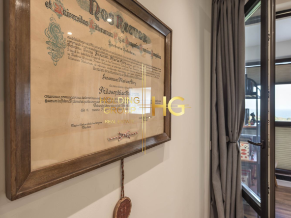 отлично обзаведен тристаен апартамент в к.к. Св.Св. Константин и Елена! - 0