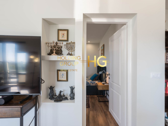 отлично обзаведен тристаен апартамент в к.к. Св.Св. Константин и Елена! - 0