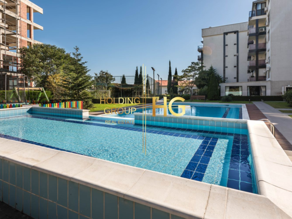 отлично обзаведен тристаен апартамент в к.к. Св.Св. Константин и Елена! - 0