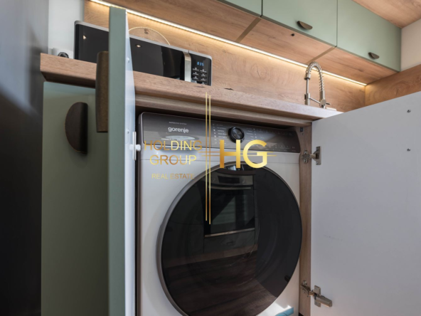 отлично обзаведен тристаен апартамент в к.к. Св.Св. Константин и Елена! - 0