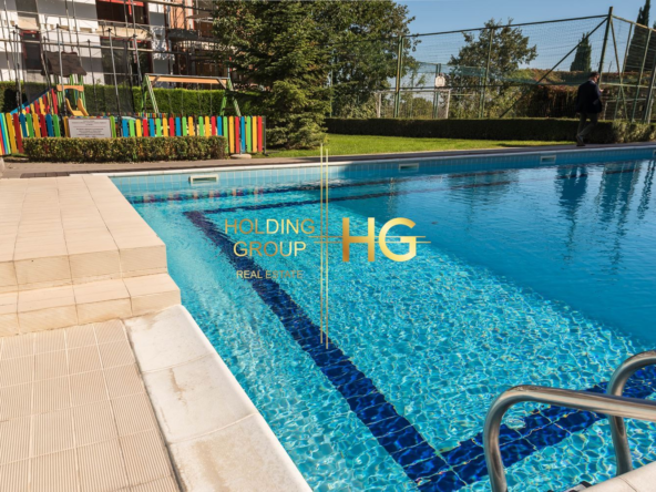 отлично обзаведен тристаен апартамент в к.к. Св.Св. Константин и Елена! - 0