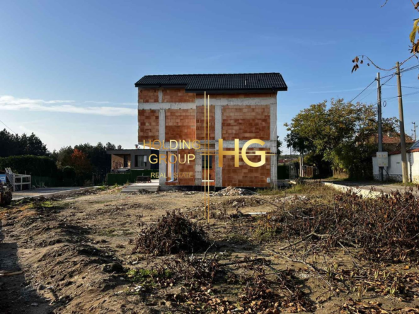 Къща в м-ст Добрева чешма - 0