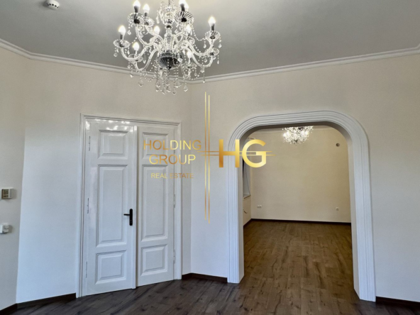 Къща в идеалния център на Варна - 0