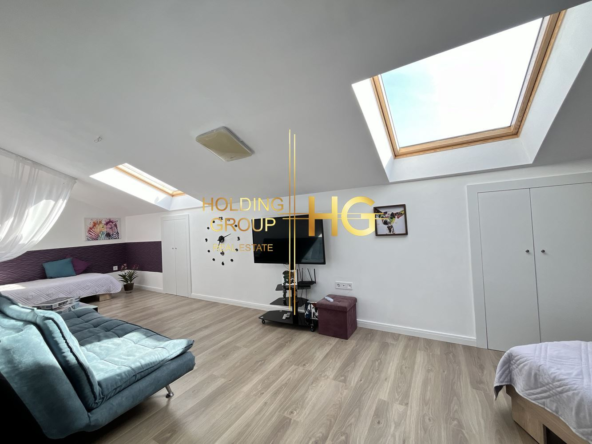 Триетажна къща в с. Близнаци - 0