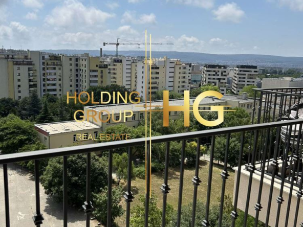 Двустаен апартамент в затворен комплекс в квартал Победа! - 0