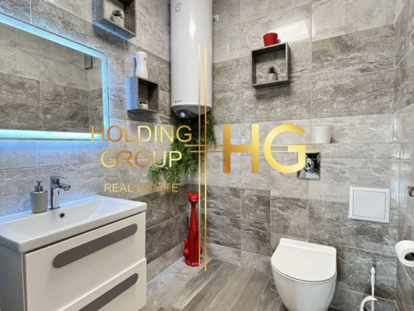 Триетажна къща в с. Близнаци - 0