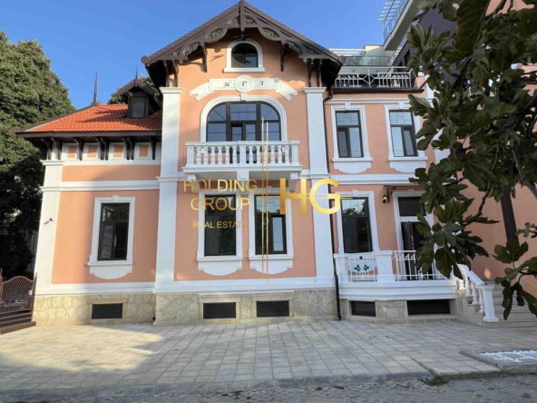 Къща в идеалния център на Варна - 0