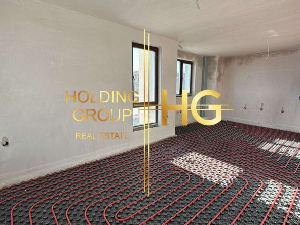 Тристаен апартамент в затворен газифициран комплекс до Св. Св. Константин и Елена! - 0