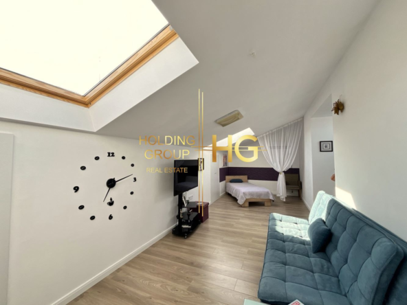 Триетажна къща в с. Близнаци - 0