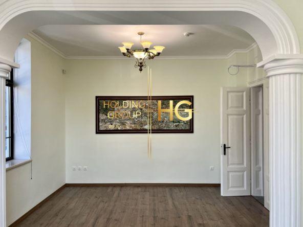 Къща в идеалния център на Варна - 0