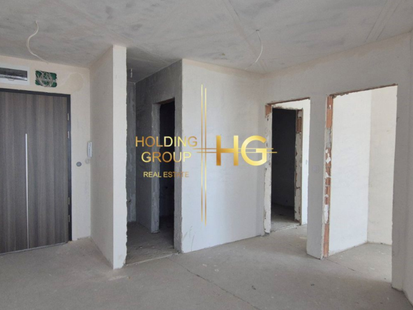 Слънчев и просторен тристаен апартамент с невероятна и нескриваема морска панорама в кв. Бриз - 0