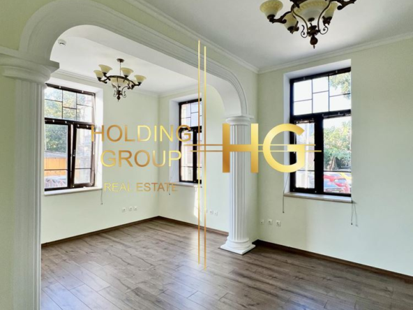 Къща в идеалния център на Варна - 0