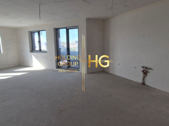 Слънчев и просторен тристаен апартамент с невероятна и нескриваема морска панорама в кв. Бриз - 0