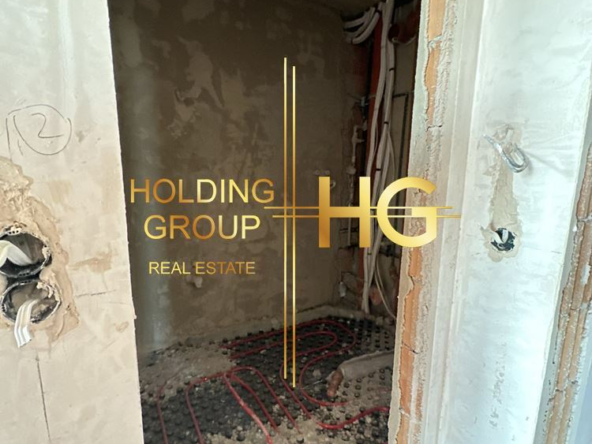 Тристаен апартамент в затворен газифициран комплекс до Св. Св. Константин и Елена! - 0