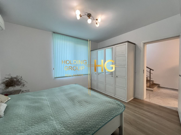 Триетажна къща в с. Близнаци - 0