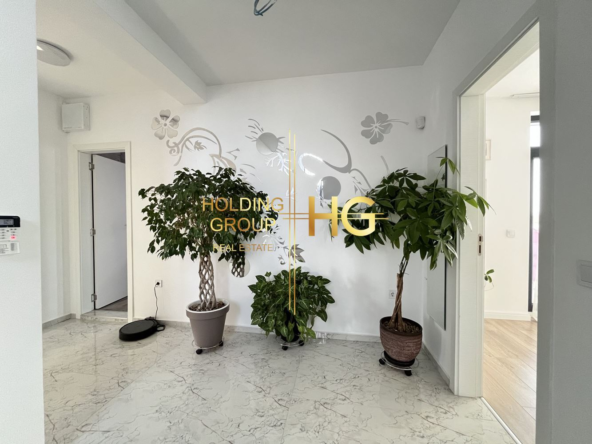 Триетажна къща в с. Близнаци - 0