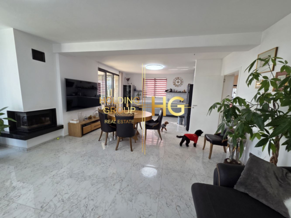 Триетажна къща в с. Близнаци - 0