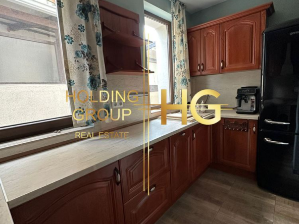 Просторен апартамент в кв. Бриз - 0