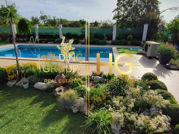 Триетажна къща в с. Близнаци - 0