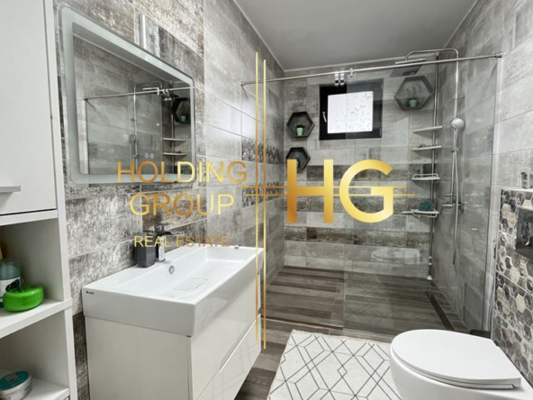 Триетажна къща в с. Близнаци - 0