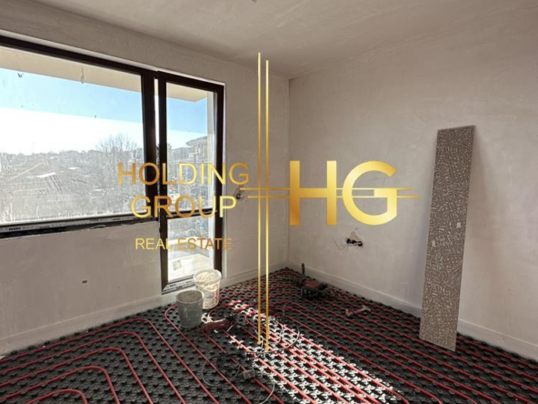 Тристаен апартамент в затворен газифициран комплекс до Св. Св. Константин и Елена! - 0