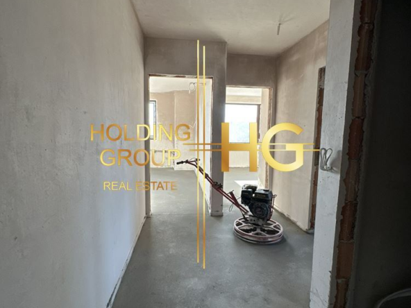 Тристаен апартамент в затворен газифициран комплекс до Св. Св. Константин и Елена! - 0