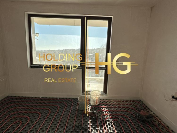 Тристаен апартамент в затворен газифициран комплекс до Св. Св. Константин и Елена! - 0