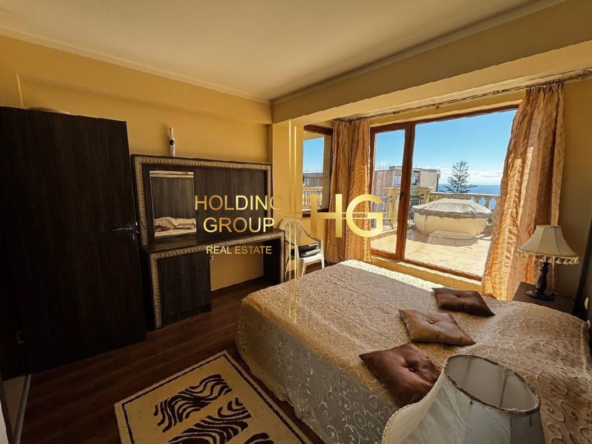 Тристаен панорамен апартамент в затворен комплекс в м-т Ален Мак - 0