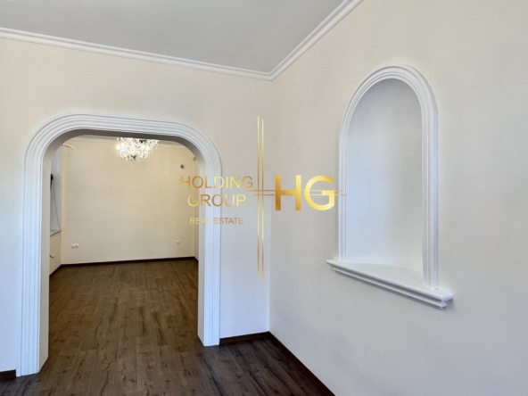 Къща в идеалния център на Варна - 0