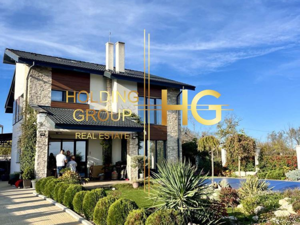 Триетажна къща в с. Близнаци - 0