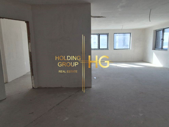 Слънчев и просторен тристаен апартамент с невероятна и нескриваема морска панорама в кв. Бриз - 0