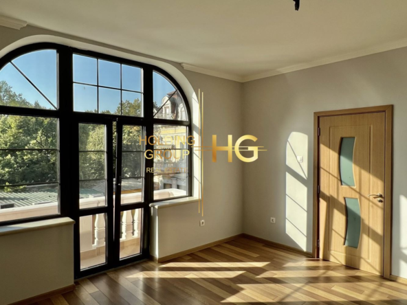 Къща в идеалния център на Варна - 0