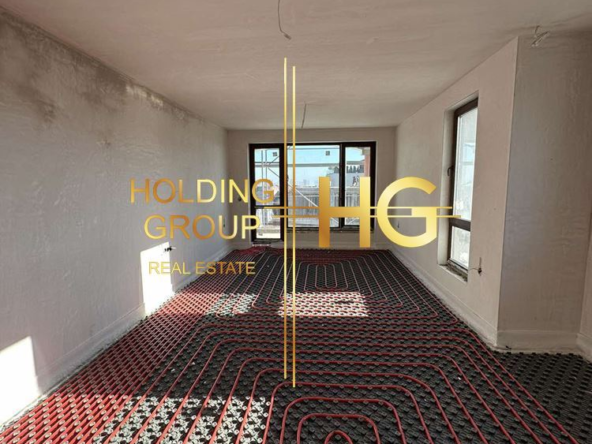 Тристаен апартамент в затворен газифициран комплекс до Св. Св. Константин и Елена! - 0