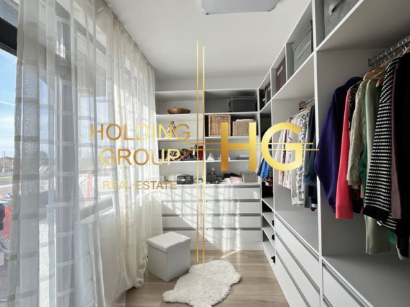 Триетажна къща в с. Близнаци - 0