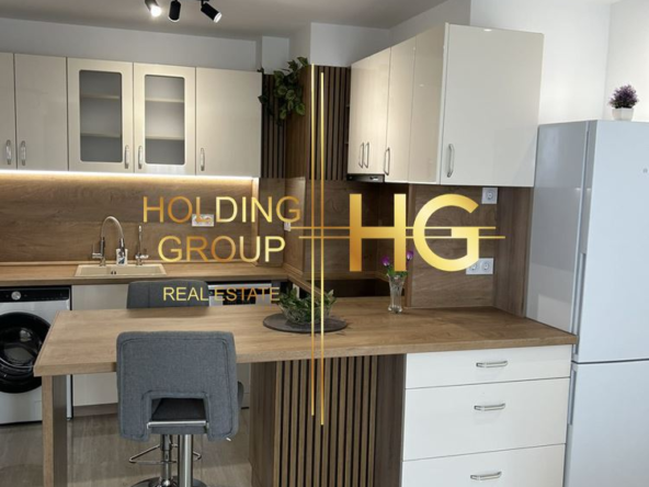 Двустаен апартамент в затворен комплекс в квартал Победа! - 0