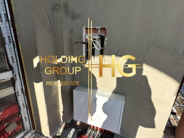 Тристаен апартамент в затворен газифициран комплекс до Св. Св. Константин и Елена! - 0