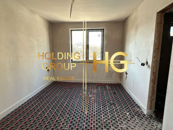 Тристаен апартамент в затворен газифициран комплекс до Св. Св. Константин и Елена! - 0