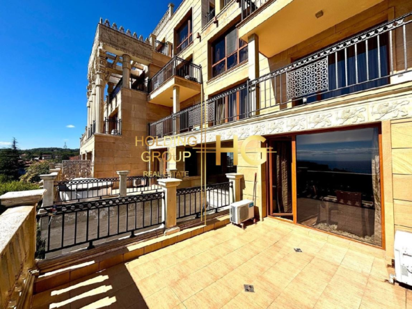 Тристаен панорамен апартамент в затворен комплекс в м-т Ален Мак - 0